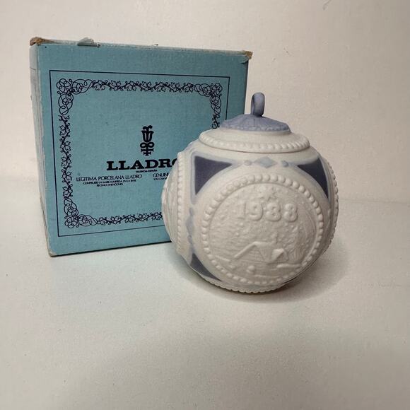 Lladro Annual Christmas Ball Ornament 1988 No. 1603 Porelain Collectible w/box - Picture 1 of 7